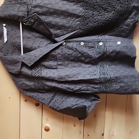 Sela Moms and Monsters Shirt Size Small - Picture 3 of 5